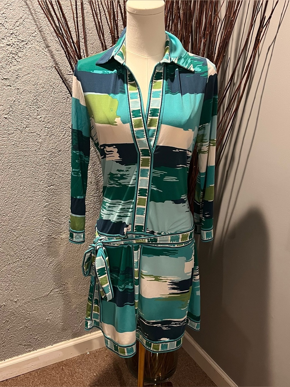 🌼BCBG MAX AZARIA GREEN AND BLUE GEO SHIRT DRESS SIZE SMALL🌼